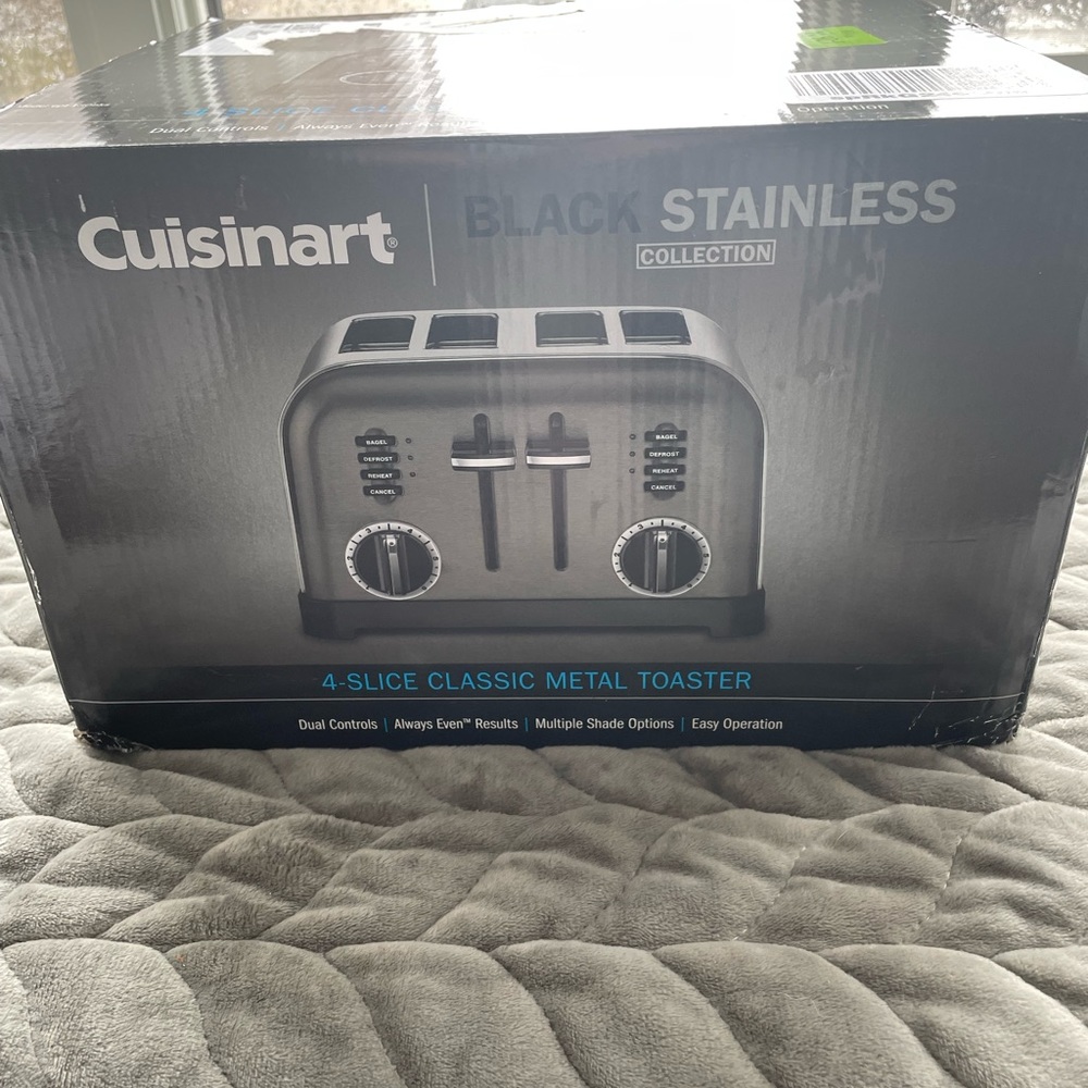 Cuisinart stainless steel 4 slice toaster BRAND NEW